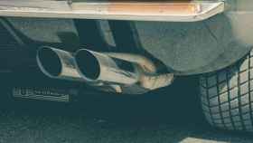 Imagen de archivo del tubo de escape de un vehículo / EP