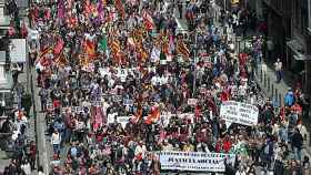 Manifestación convocada por los principales sindicatos con motivo del Primero de Mayo en Barcelona / EFE