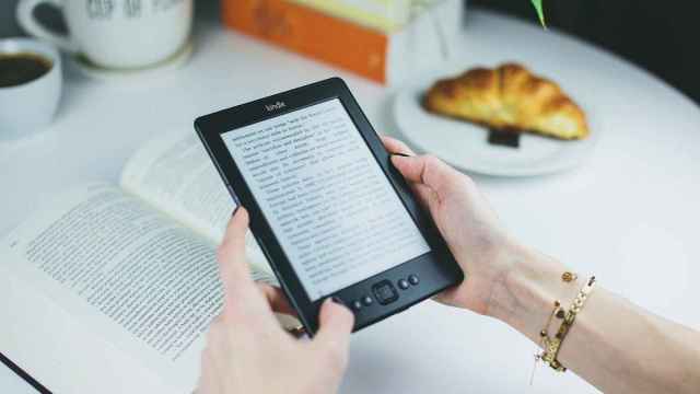 Un dispositivo Kindle, donde se pueden leer las obras de los candidatos al Premio Literario de Amazon / StockSnap EN PIXABAY