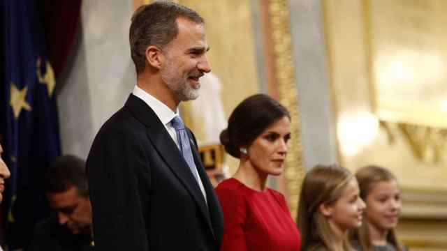 Felipe de Borbón, la reina Letizia, y sus hijas EP