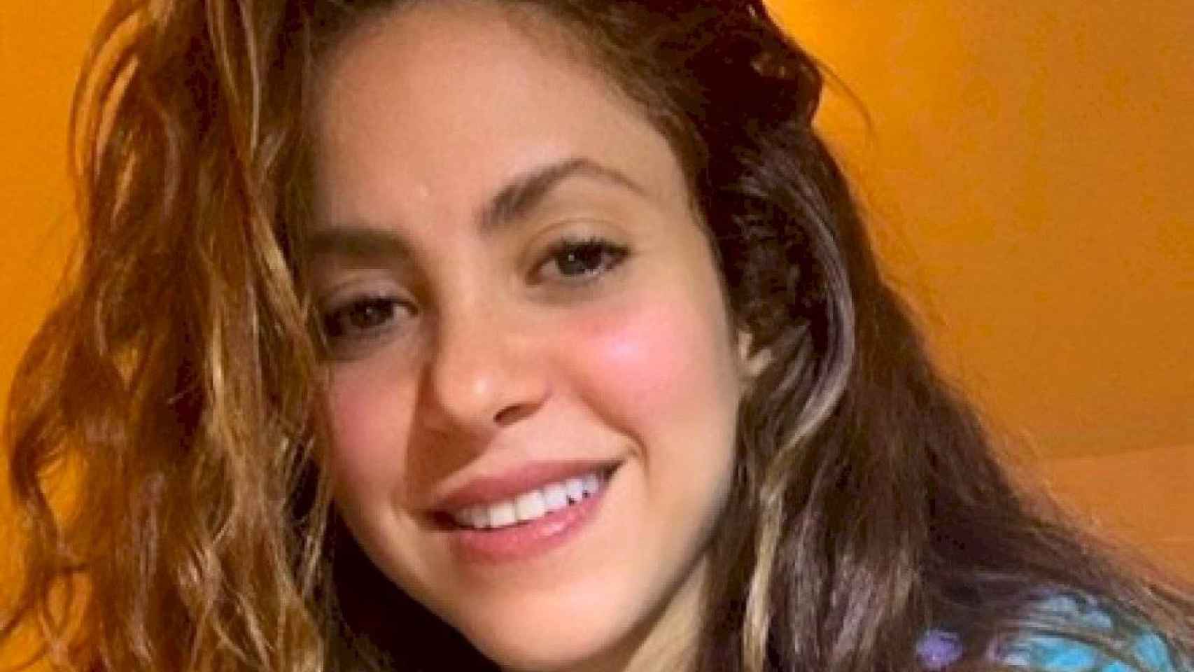 Shakira sonriente en sus redes