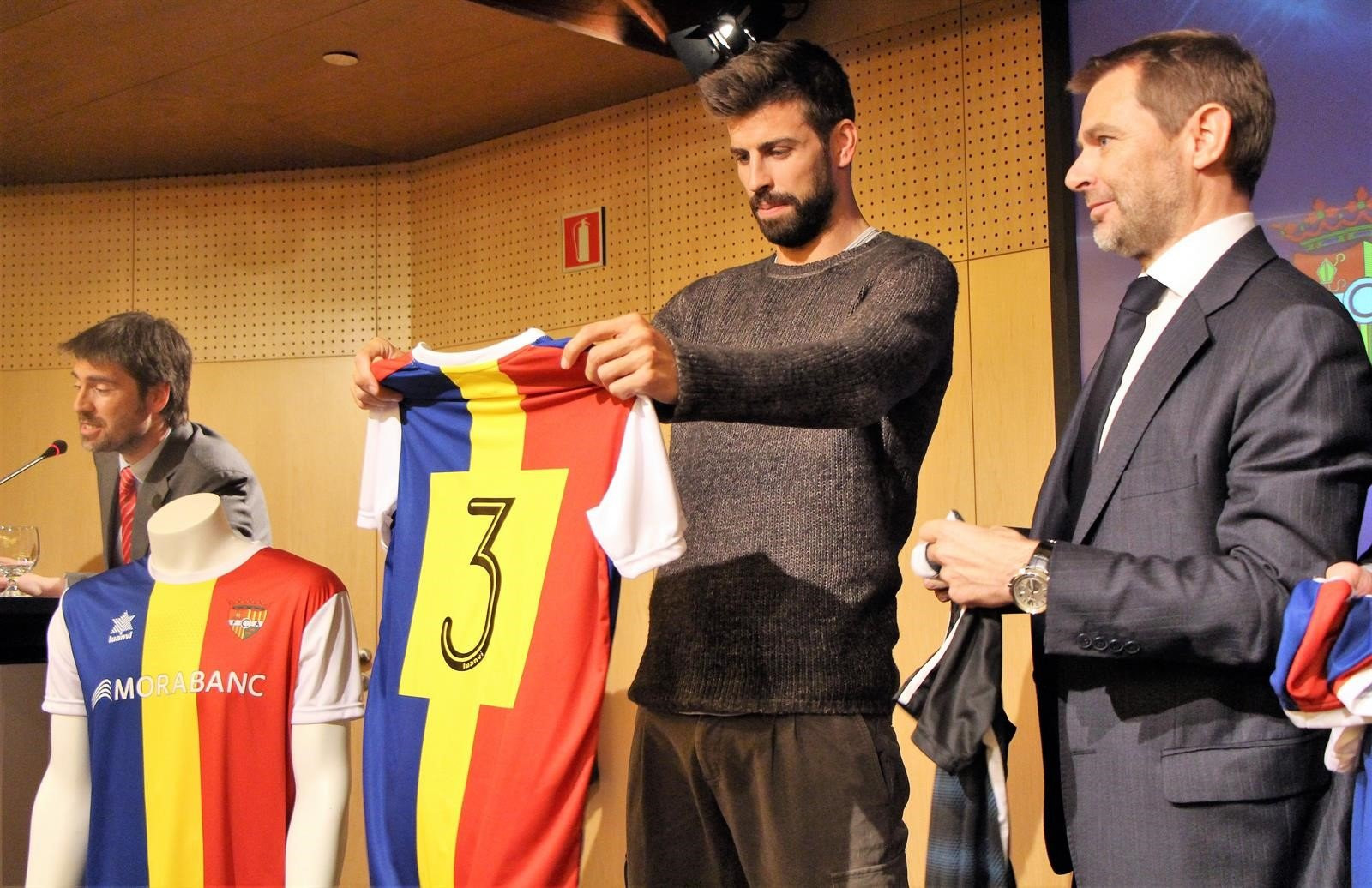 Gerard Piqué con la camiseta del Andorra FC / EFE