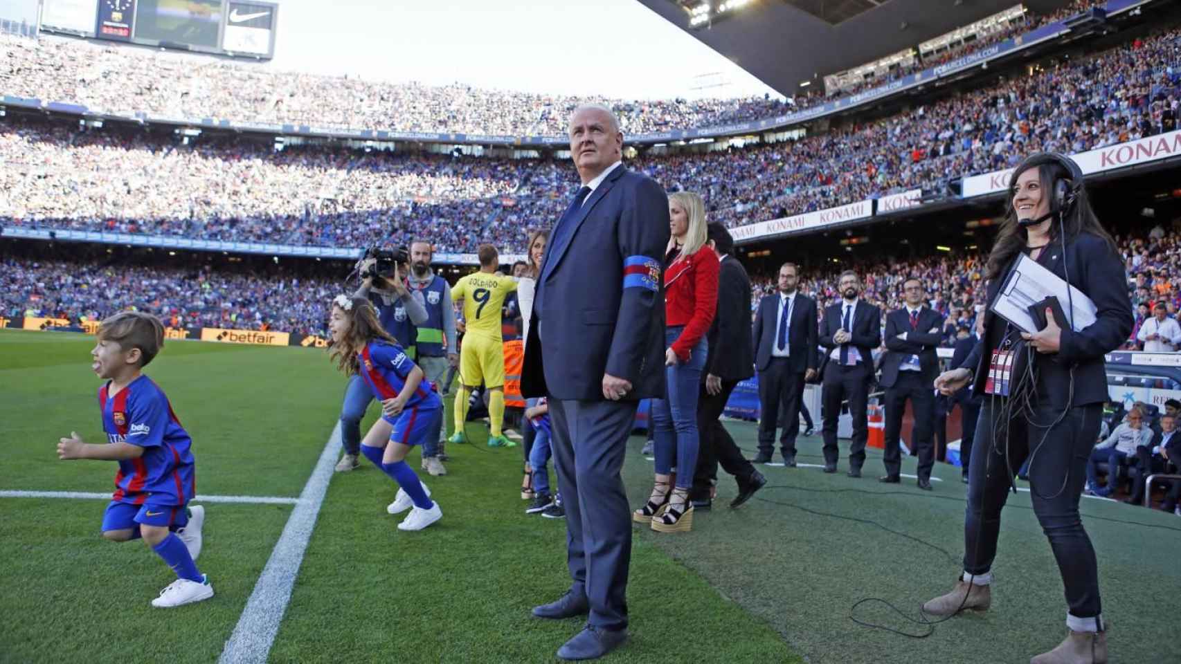 Carles Naval, homenajeado en el Camp Nou