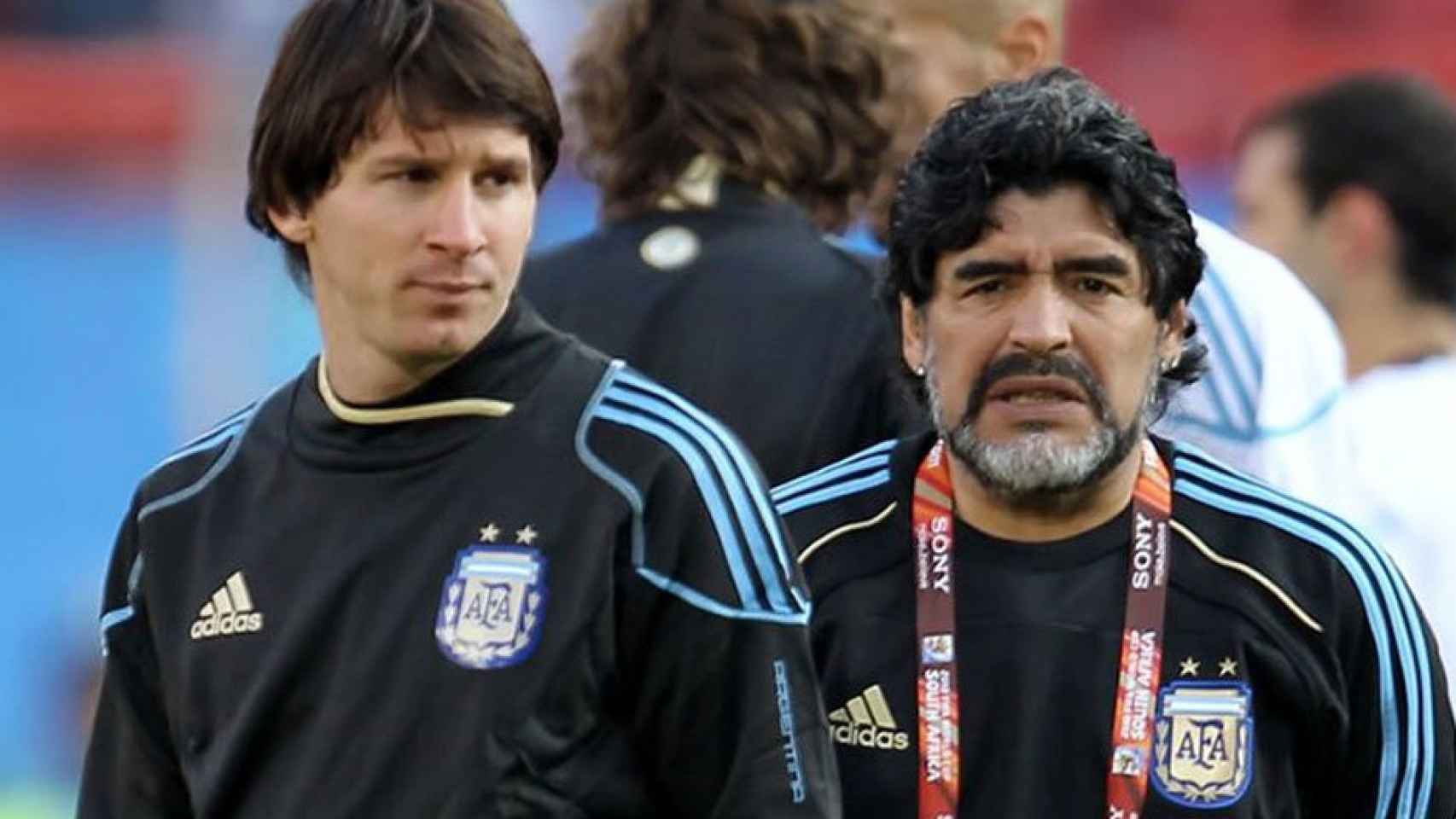 Leo Messi y Diego Armando Maradona compartieron vestuario con Argentina en el Mundial de 2010 / ARCHIVO