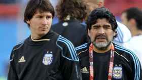 Leo Messi y Diego Armando Maradona compartieron vestuario con Argentina en el Mundial de 2010 / ARCHIVO