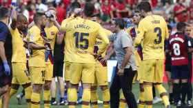Una foto de los jugadores del Barça durante el partido ante el Osasuna / EFE