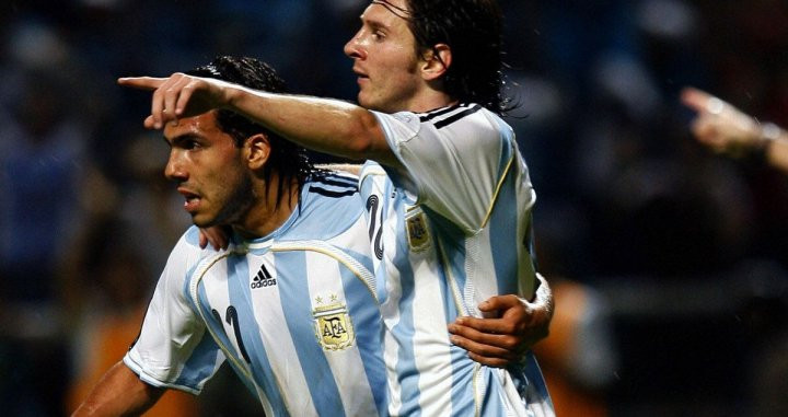 Leo Messi, junto a Carlos Tévez, en la Copa América 2007, su debut en la competición / FCB