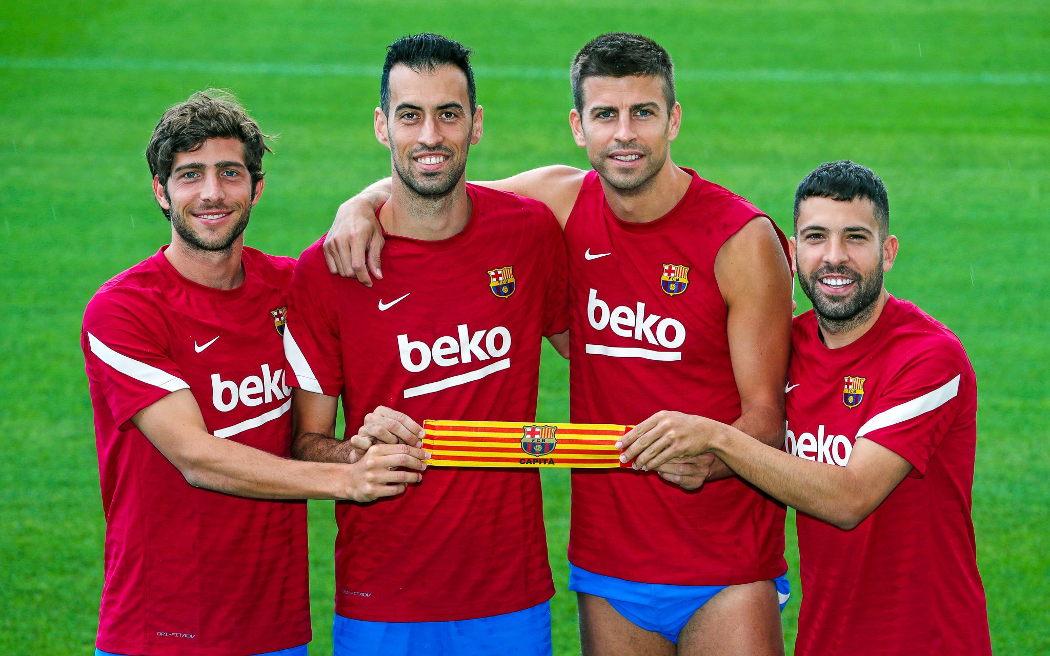 Roberto, Busquets, Piqué y Alba, los cuatro capitanes del Barça / FC Barcelona