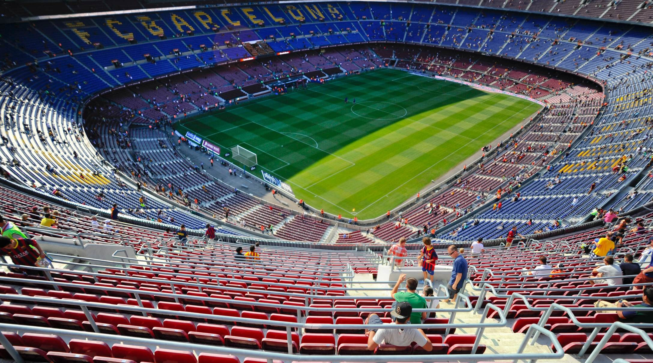 Una imagen del Camp Nou con poco público / Redes