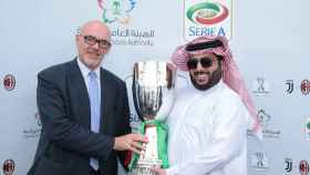 Marco Brunelli, presidente de la Serie A, con Turki Al-Sheikh, de Arabia Saudí / Serie A