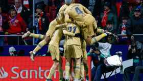 Los jugadores del Barça celebran el gol de Dembelé contra el Atlético / EFE