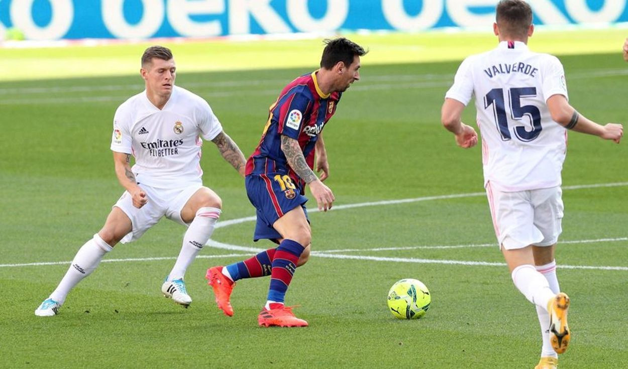 Messi con Kroos y Valverde / EFE