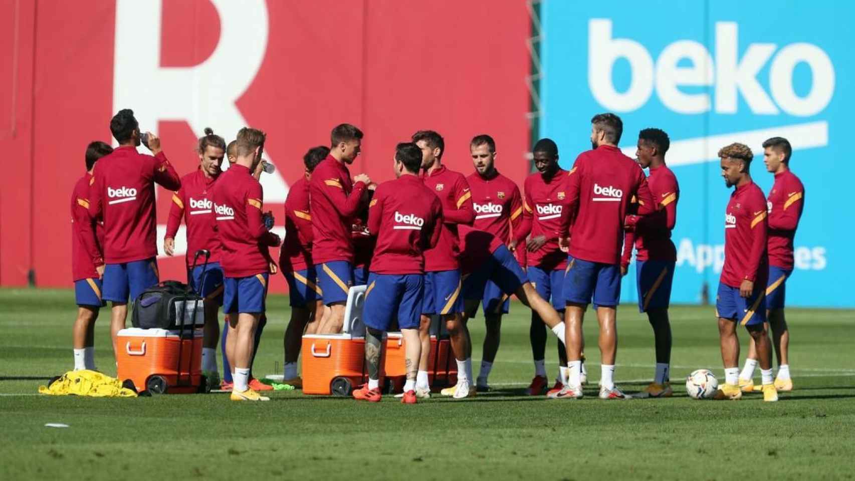 Los jugadores del Barça en un entrenamiento a las órdenes de Koeman / FCB