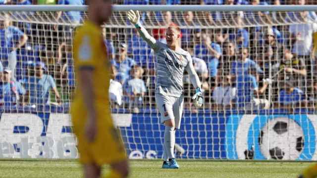 Ter Stegen dando órdenes a sus compañeros contra el Getafe / FC Barcelona