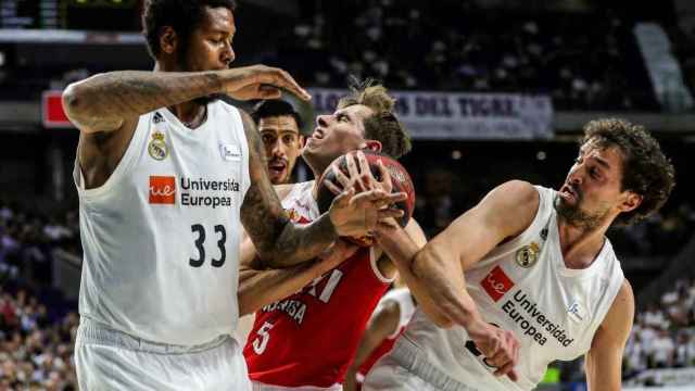 Thompkins y Sergio Llull, en un partido del Real Madrid de baloncesto | EFE