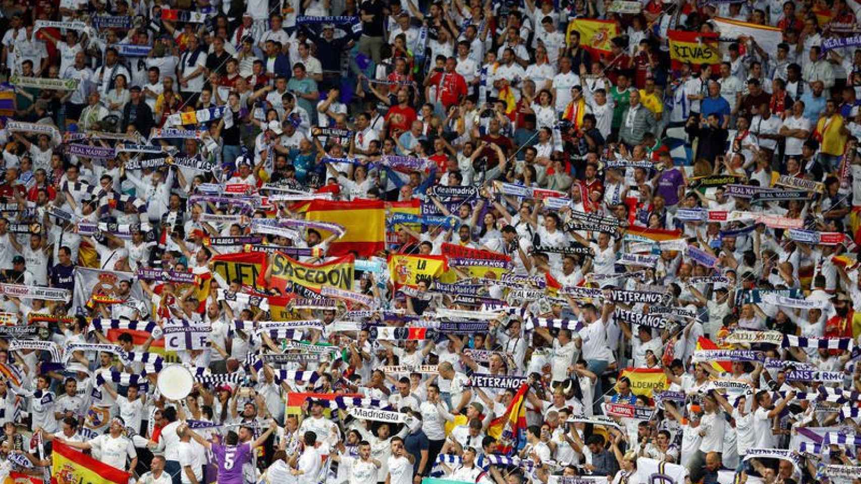 La afición del Madrid, en un encuentro en el Bernabéu | EFE