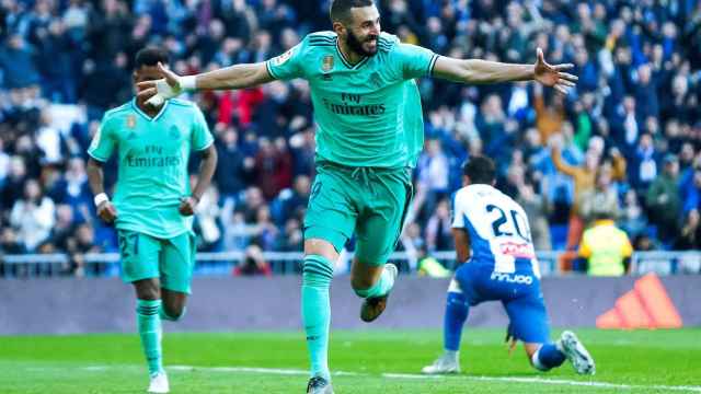 Karim Benzema celebra el gol que marcó contra el Espanyol / EFE