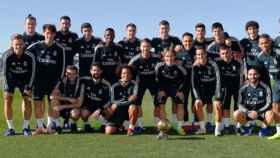 Modric posa con el Balón de Oro junto con sus compañeros en el Real Madrid / REAL MADRID