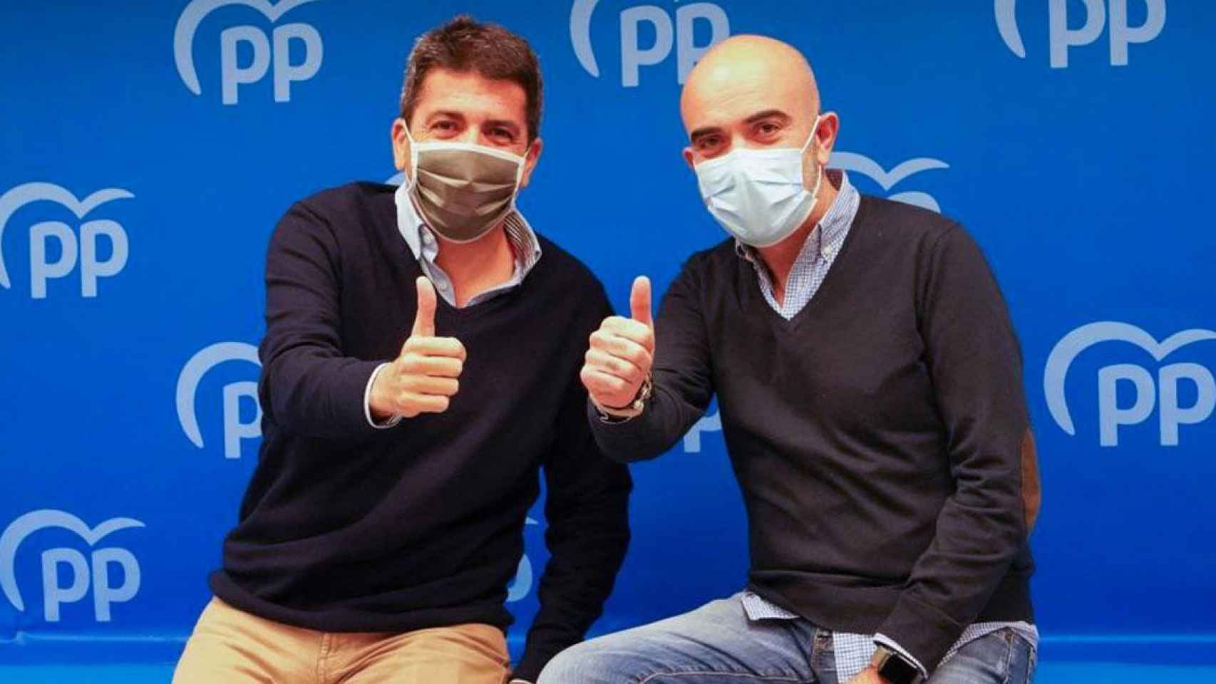 El líder del PP valenciano, Carlos Mazón (i), junto a Daniel Sirera (d) / PP