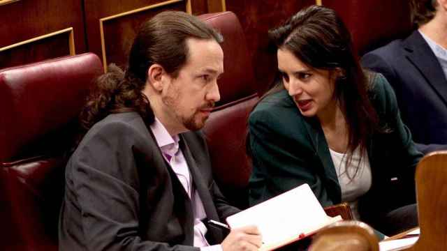 El líder de Podemos, Pablo Iglesias, e Irene Montero en la sesión de investidura en el Congreso / EUROPA PRESS