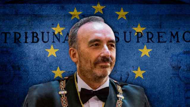 El presidente de la Sala Penal del Tribunal Supremo que celebrará el juicio del 1-O Manuel Marchena y la bandera europea / CG