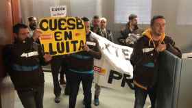 Trabajadores del Centre d'Urgències i Emergències Socials de Barcelona (Cuesb) protestando contra sus condiciones laborales / TWITTER