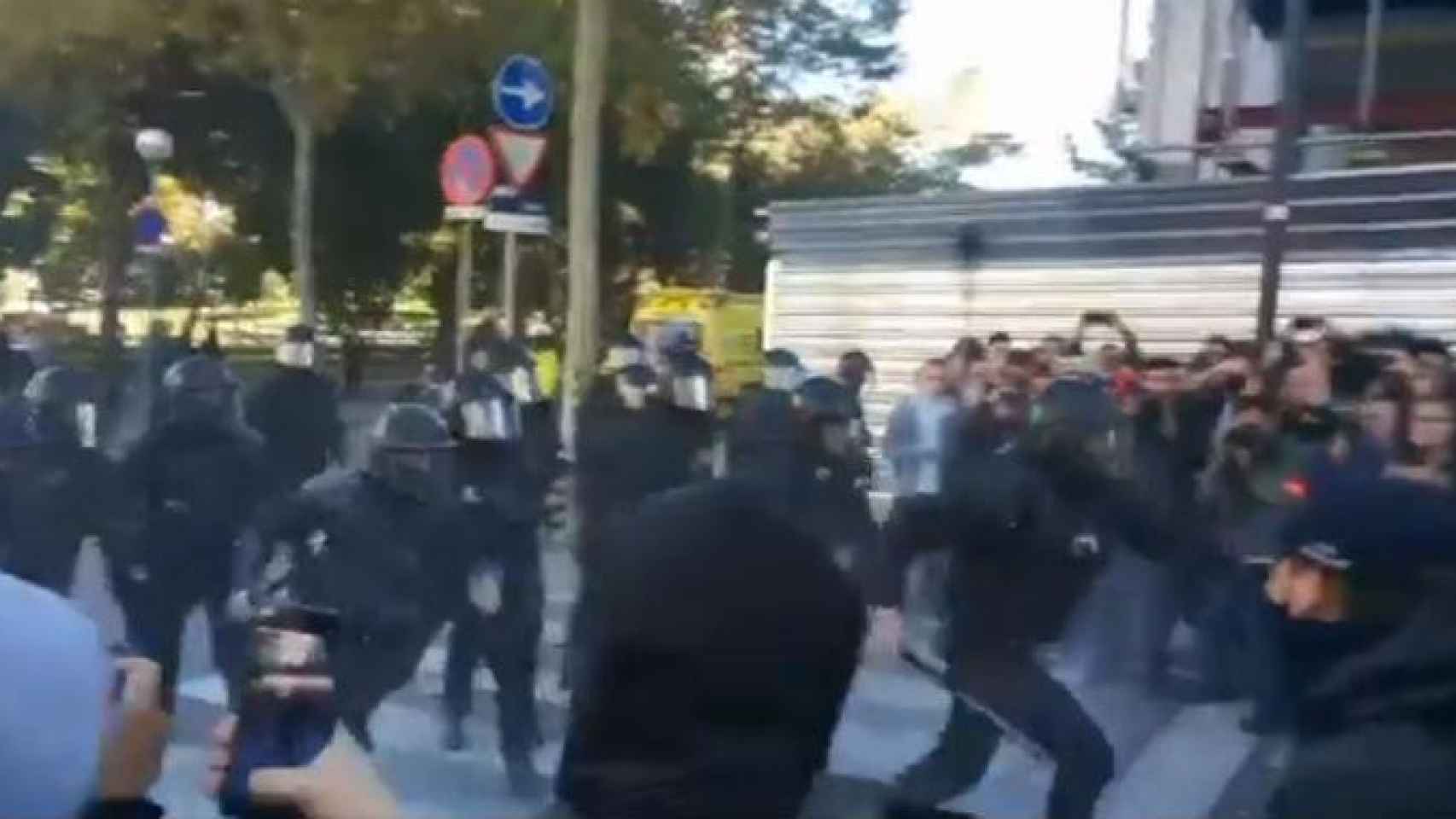 Cargas policiales contra los CDR en la manifestación de Jusapol en Barcelona