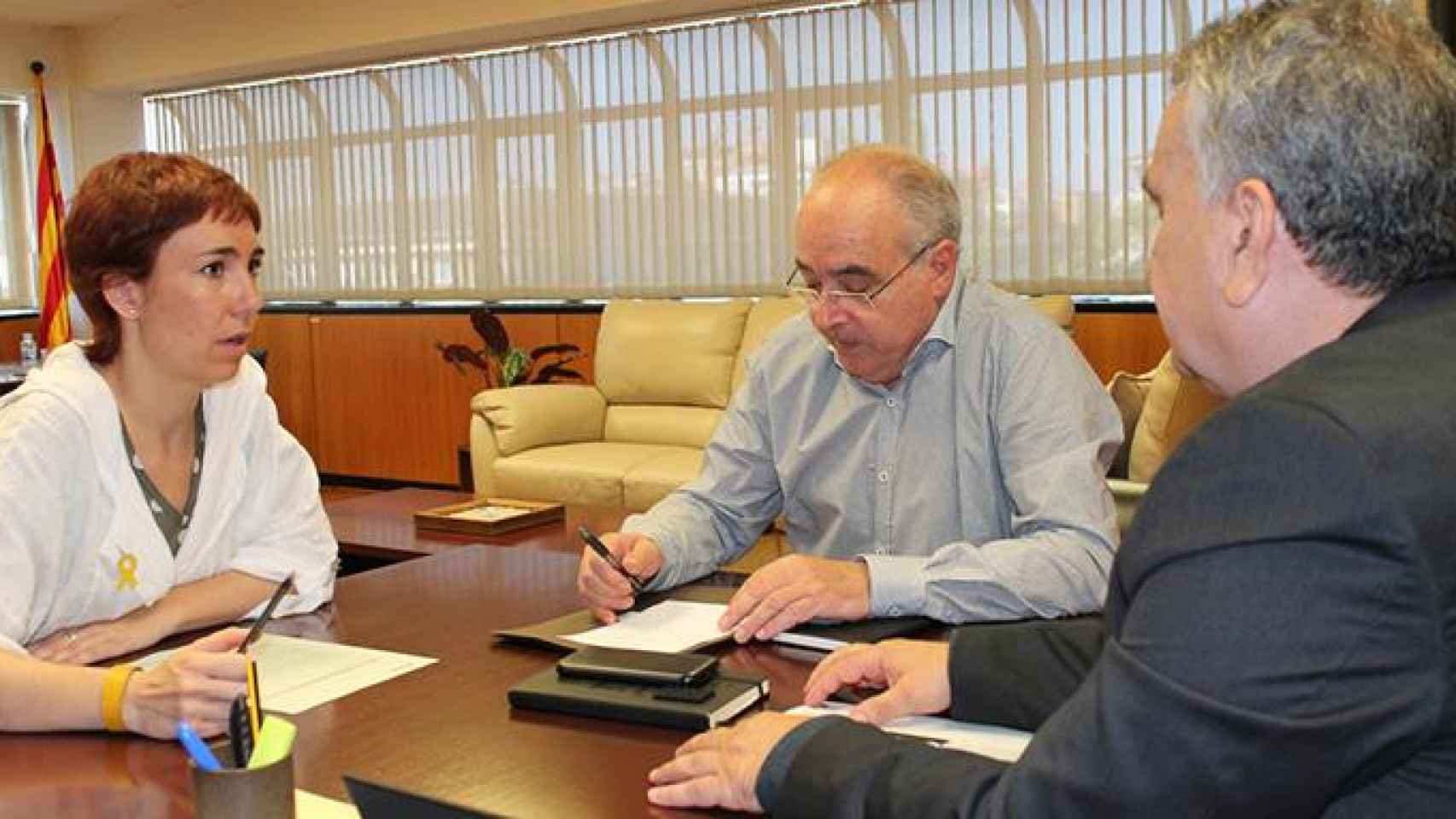 Josep Bargalló, consejero de Enseñanza a propuesta de ERC que deberá abordar la segregación por sexo en las aulas, reunido con su equipo / CG