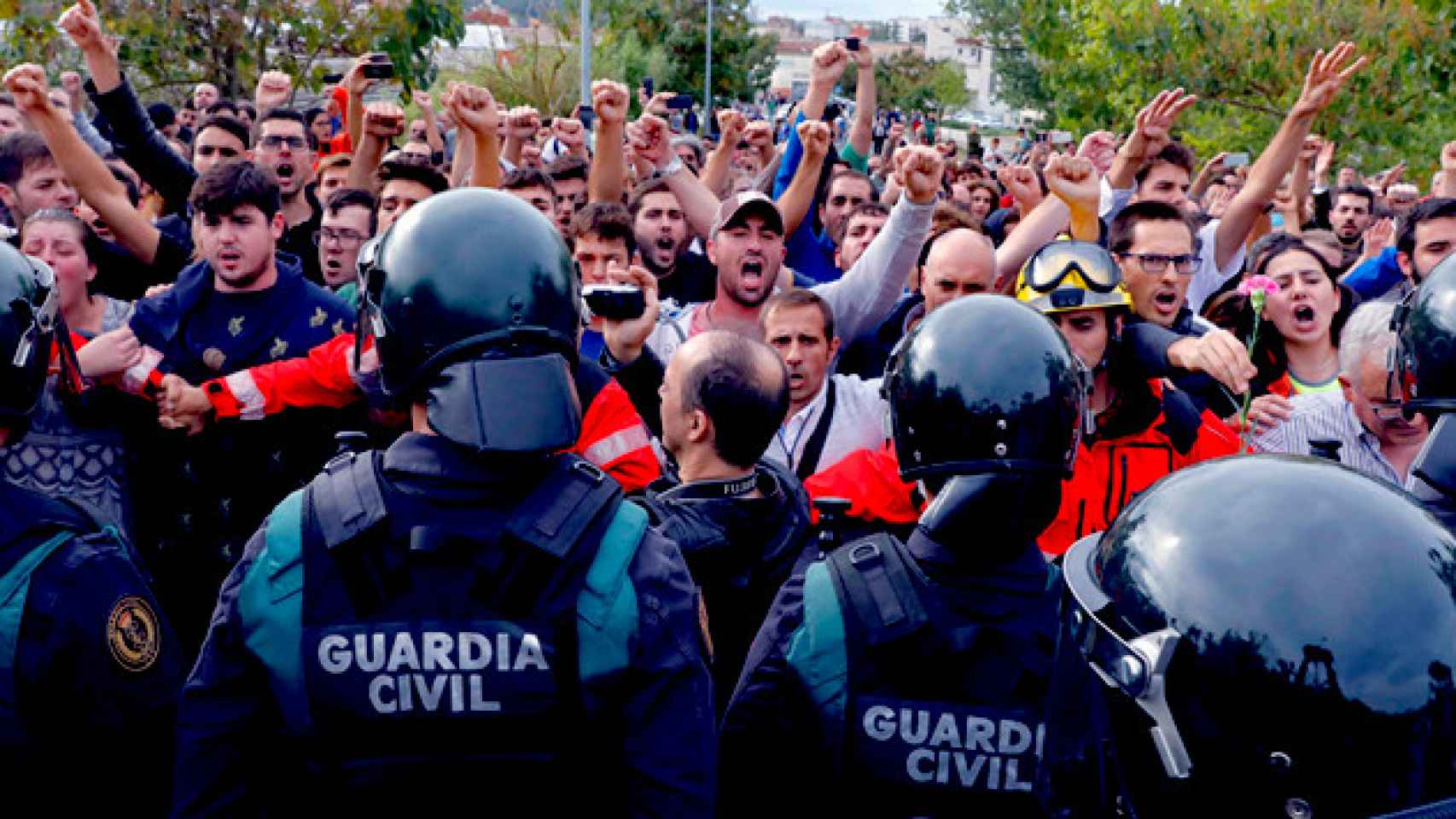 Guardias civiles en incidentes en Sant Julia de Ramis el pasado 1 de octubre / EFE