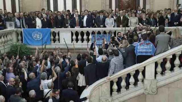 200 alcaldes 'indepes' viajan a Bruselas para apoyar a Puigdemont