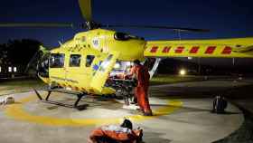 Helicóptero del SEM en el que trasladaron al hombre de 60 años fallecido en la playa de Sitges / EP