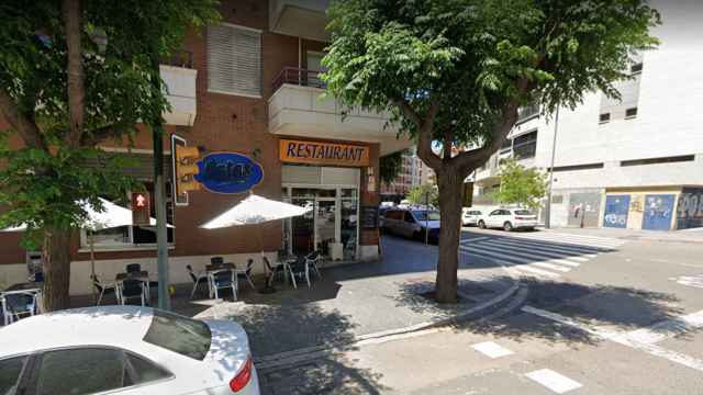 Un bar de la calle Joan Miró de Tarragona, donde han disparado al mosso de paisano / GOOGLE MAPS