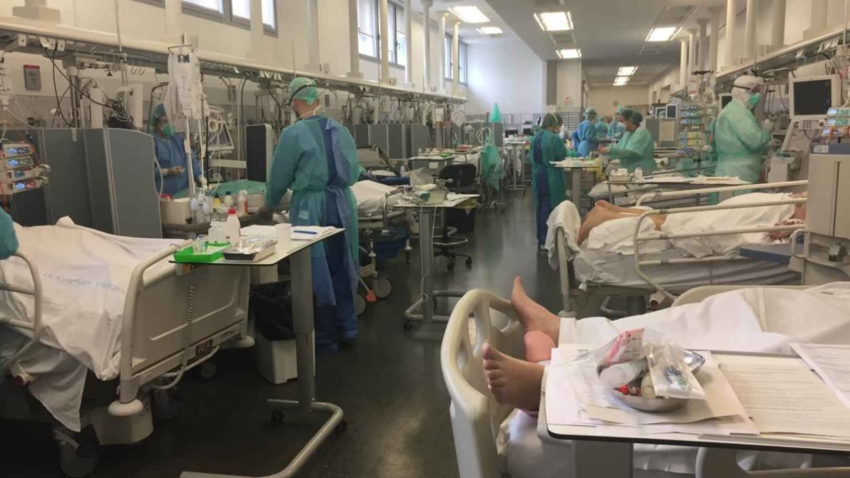 Pacientes con coronavirus en la UCI del Hospital Sant Pau