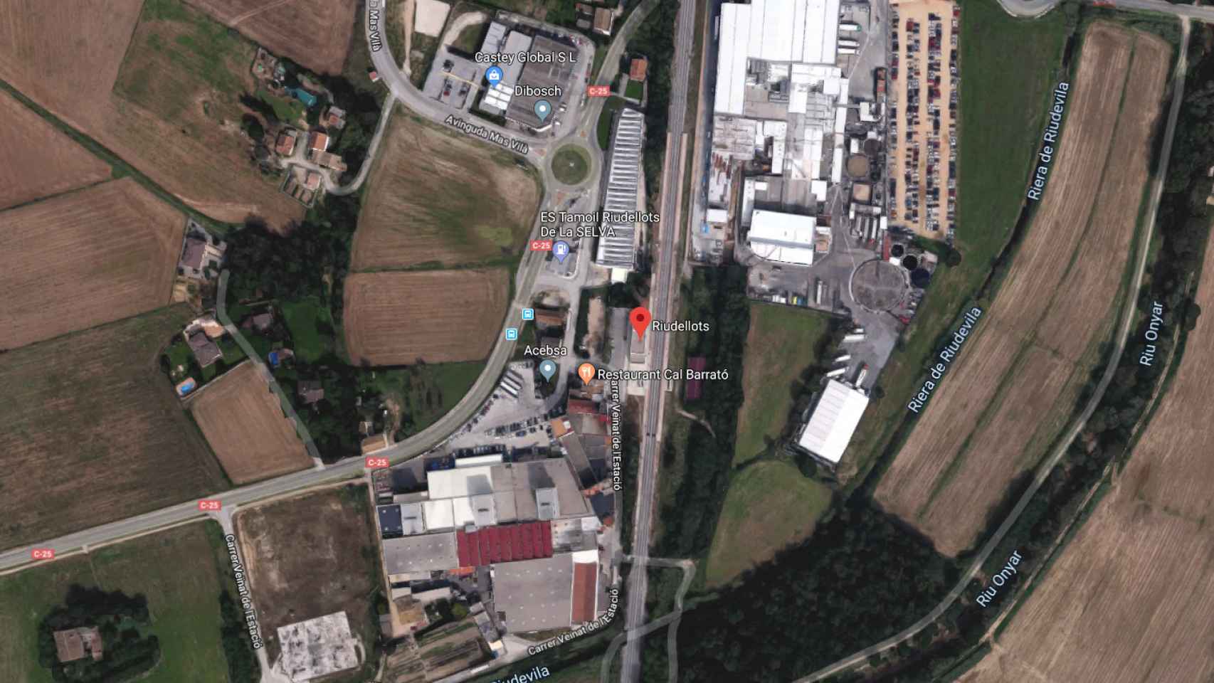 Estación de Riudellots, donde se encuentra el tren de mercancías que ha sufrido la fuga y ha obligado a cortar la R11 / GOOGLE MAPS