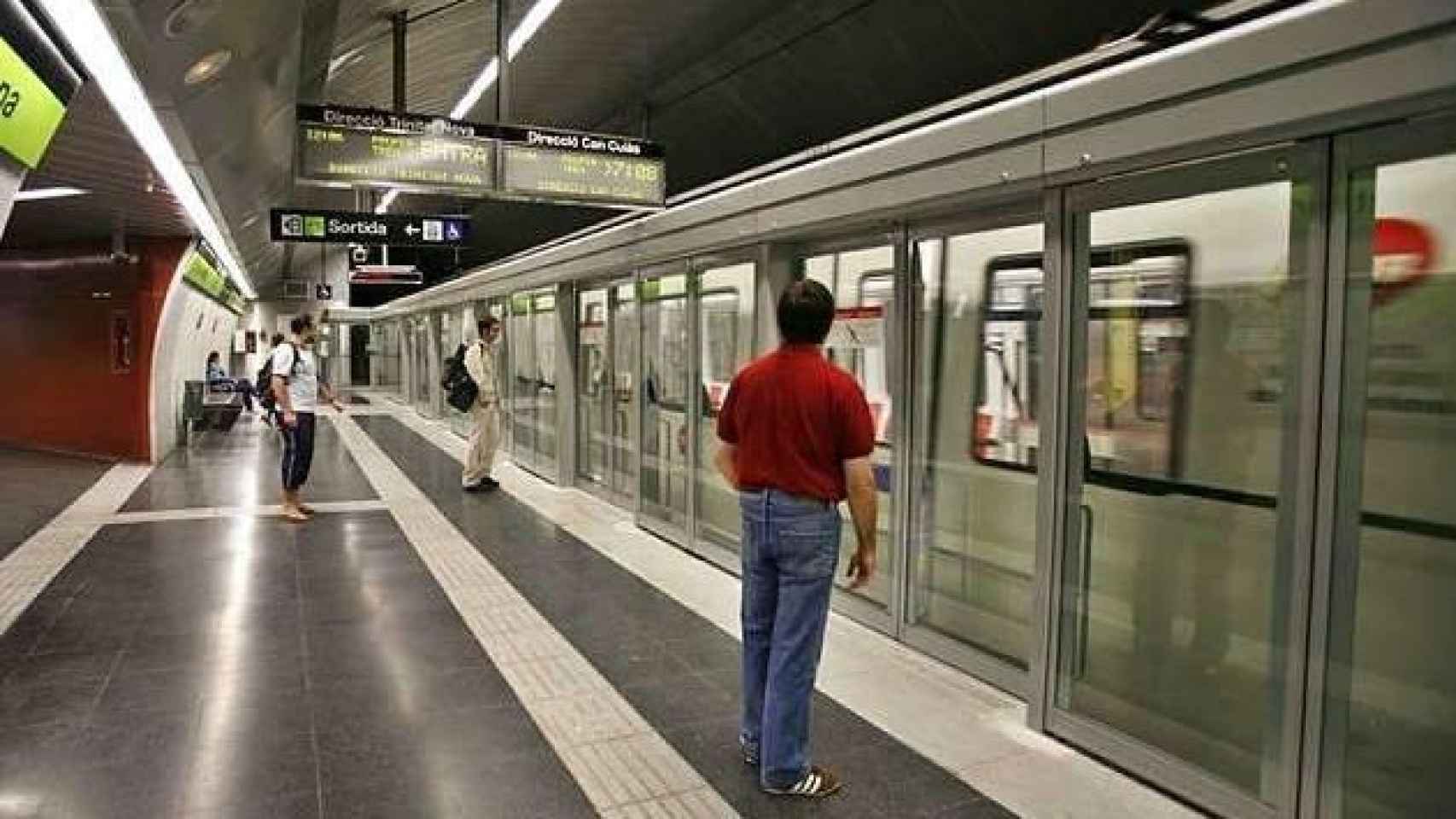 Imagen de archivo de una estación de metro en Barcelona