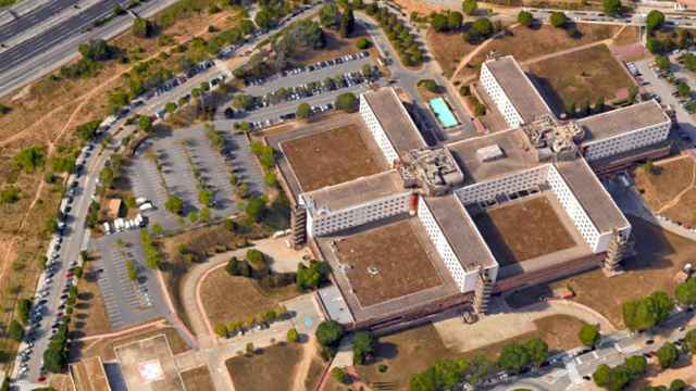 Vista aérea del Hospital General, que la Consejería asegura que quiere comprar / CG