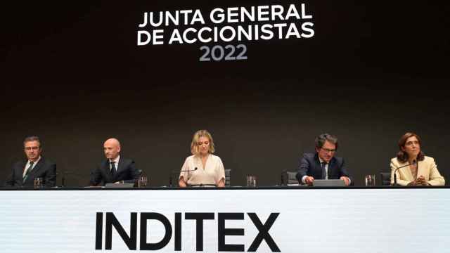 Marta Ortega (centro), presidenta de Inditex, junto al consejero delegado, Óscar García Maceiras (a su dcha.), y otros vocales de Inditex / EP