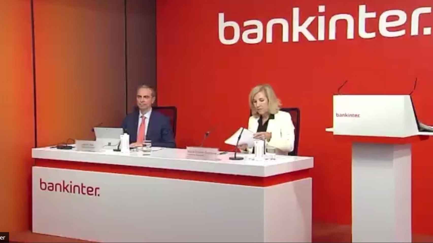 La consejera delegada de Bankinter, María Dolores Dancausa, junto al director financiero, Jacobo Díaz / EP