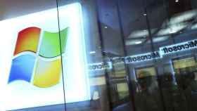 El logotipo de Windows en una tienda de Microsoft, que ha anunciado el fin de Internet Explorer / EFE