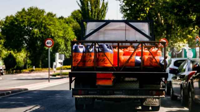 Un camión cargado con varias bombonas de butano / EUROPA PRESS