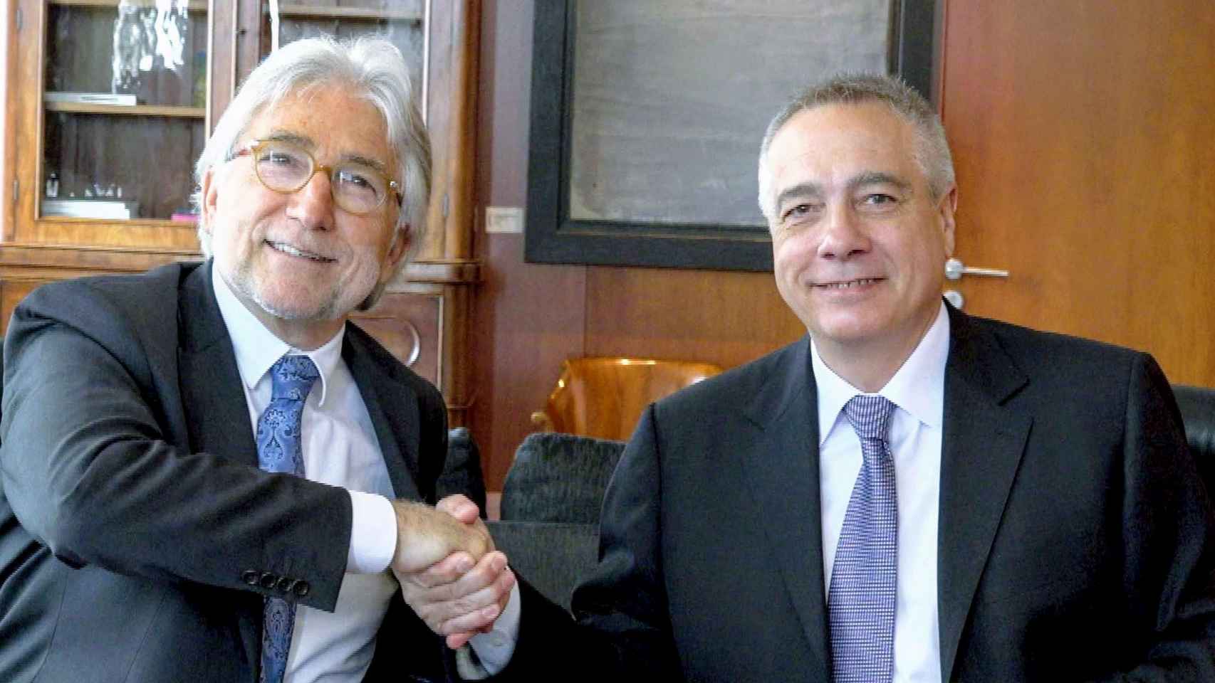 El presidente de Foment del Treball, Josep Sánchez Llibre (i) con el delegado especial del Consorcio de la Zona Franca, Pere Navarro (d) / FOMENT