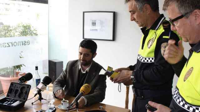 Jordi Puigneró, director del CTTI, en un acto junto a la Policía Local de Sant Cugat del Vallés