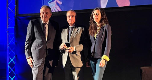 Las Cámaras de Comercio del Mediterráneo entregan una medalla al Consorcio de la Zona Franca de Barcelona / CZFB
