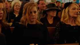 Amy Adams (c) y Patricia Clarkson (d), en una escena de Sharp objects: una exasperante lentitud