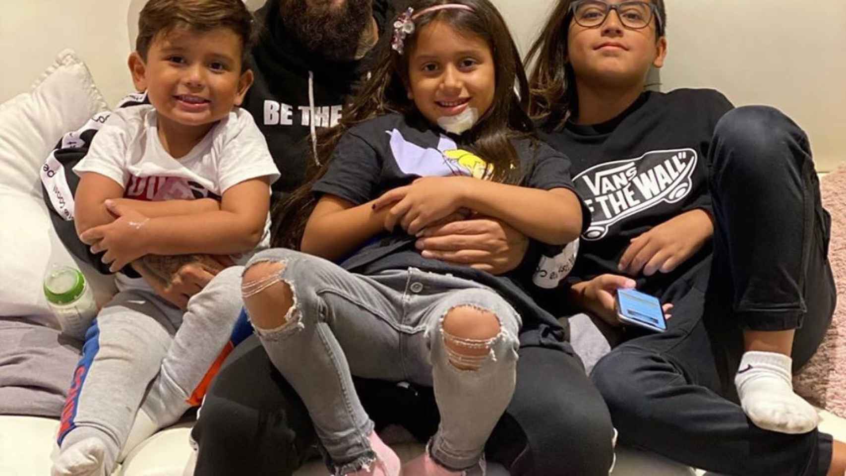Arturo Vidal con sus hijos / Instagram