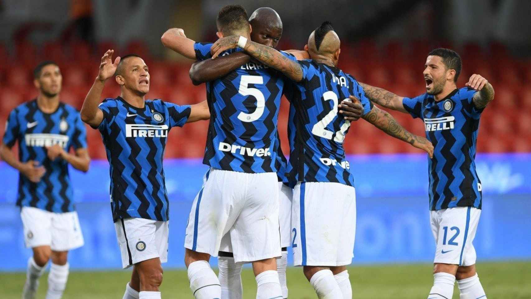 Los jugadores del Inter de Milán, celebrando un gol | EFE