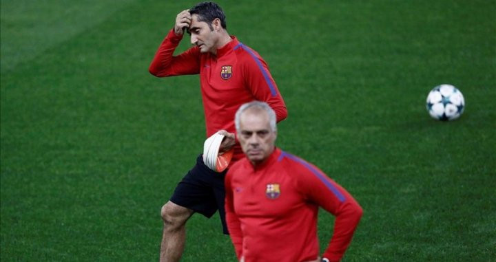 Valverde, junto a Jon Aspiazu en el Barça | EFE