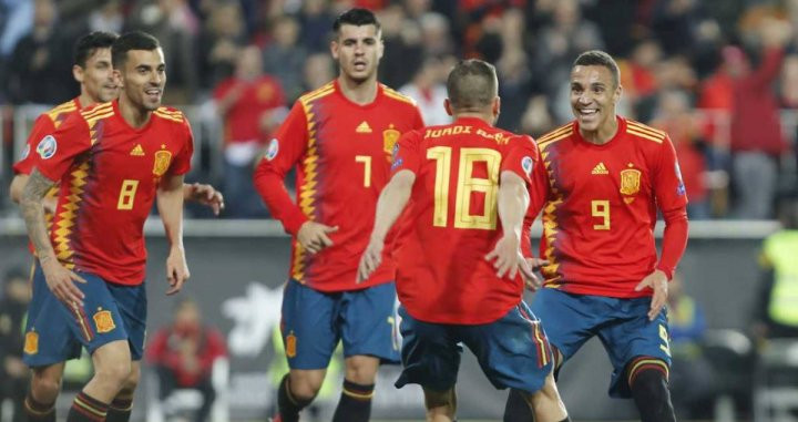 Jordi Alba y Rodrigo celebrando el gol se la Roja (1-0) / EFE