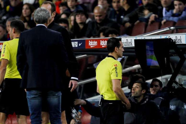 Martinez Munuera en el Camp Nou / EFE