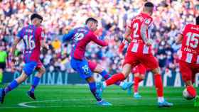 Ferrán Torres dispara a portería ante el Atlético / FCB